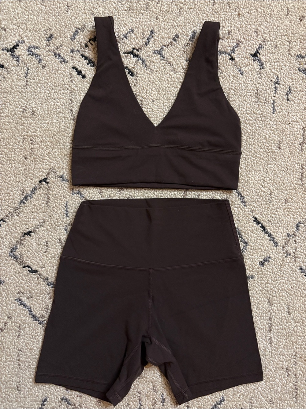 Lululemon set size (6)  shade Espresso